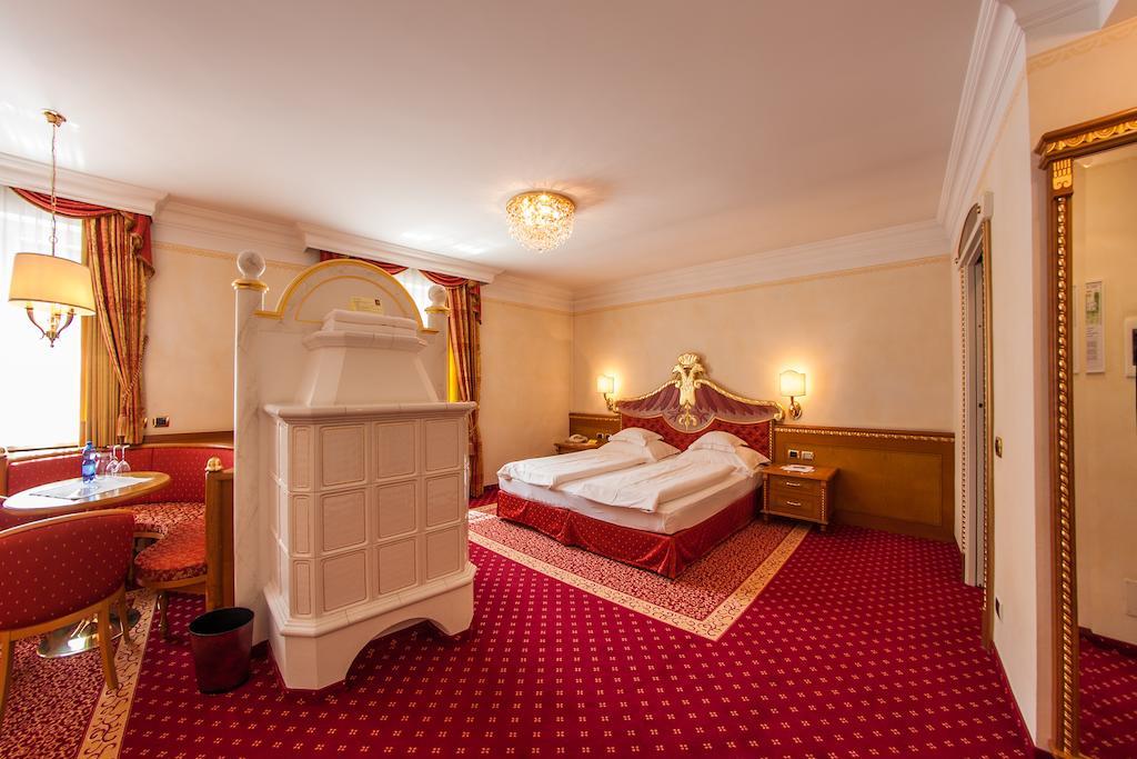 Cityhotel Goldener Adler B&B Klausen Rum bild